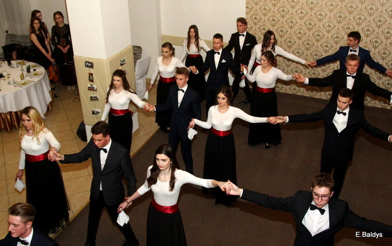 Studniówka I LO w Finezji (zdjęcia)