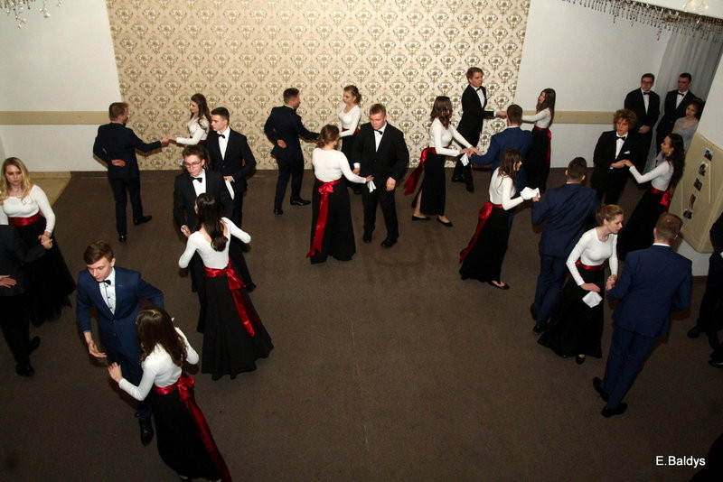 Studniówka I LO w Finezji (zdjęcia)