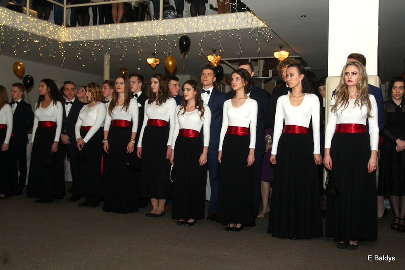 Studniówka I LO w Finezji (zdjęcia)