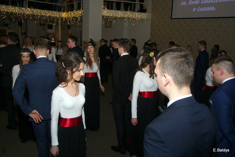 Studniówka I LO w Finezji (zdjęcia)