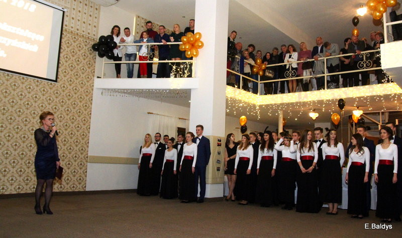 Studniówka I LO w Finezji (zdjęcia)