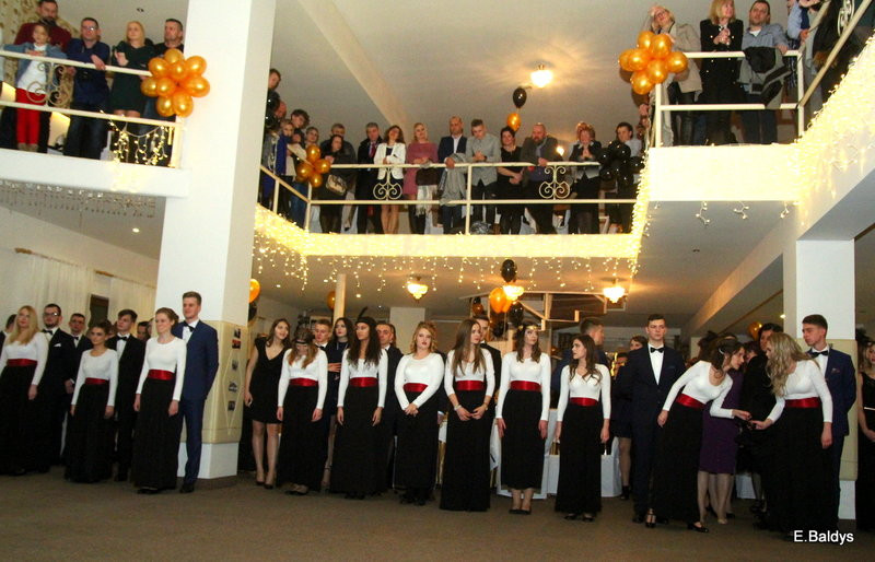 Studniówka I LO w Finezji (zdjęcia)