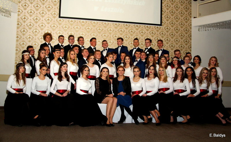 Studniówka I LO w Finezji (zdjęcia)