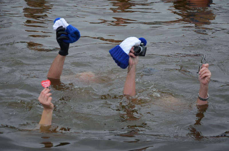 Gorące serca chłodzone w jeziorze (zdjęcia)