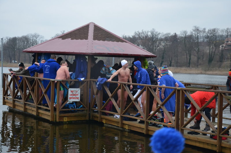 Gorące serca chłodzone w jeziorze (zdjęcia)