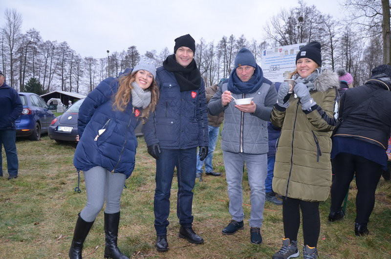 Gorące serca chłodzone w jeziorze (zdjęcia)