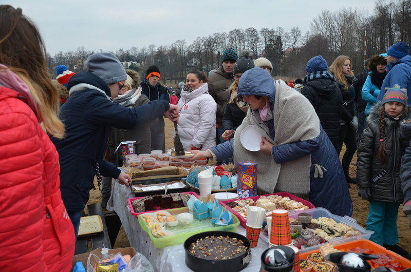 Gorące serca chłodzone w jeziorze (zdjęcia)