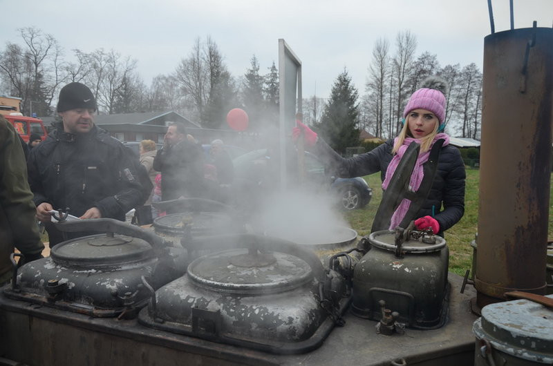 Gorące serca chłodzone w jeziorze (zdjęcia)