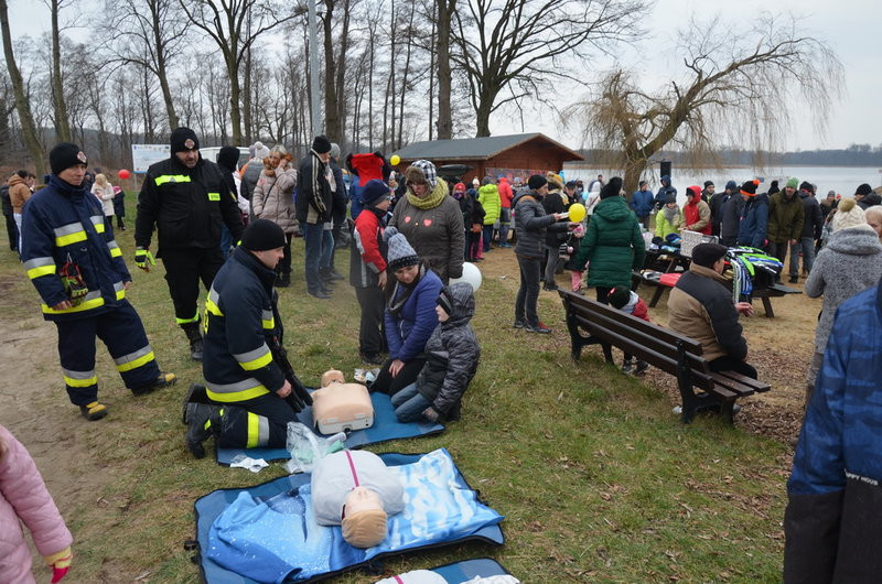 Gorące serca chłodzone w jeziorze (zdjęcia)