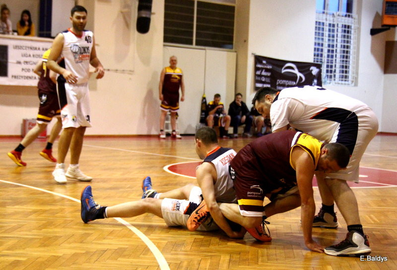 Amatorzy pod koszami (zdjęcia)