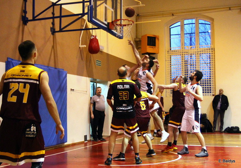 Amatorzy pod koszami (zdjęcia)