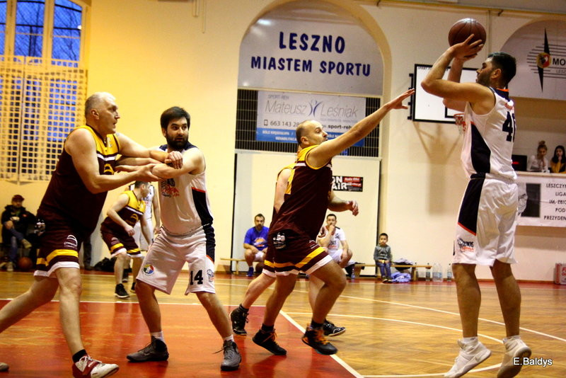 Amatorzy pod koszami (zdjęcia)