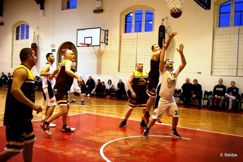 Amatorzy pod koszami (zdjęcia)