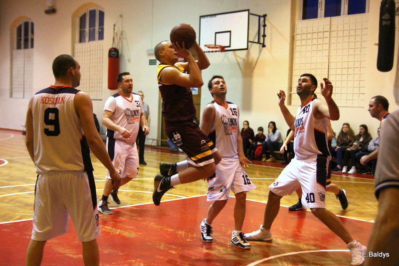 Amatorzy pod koszami (zdjęcia)