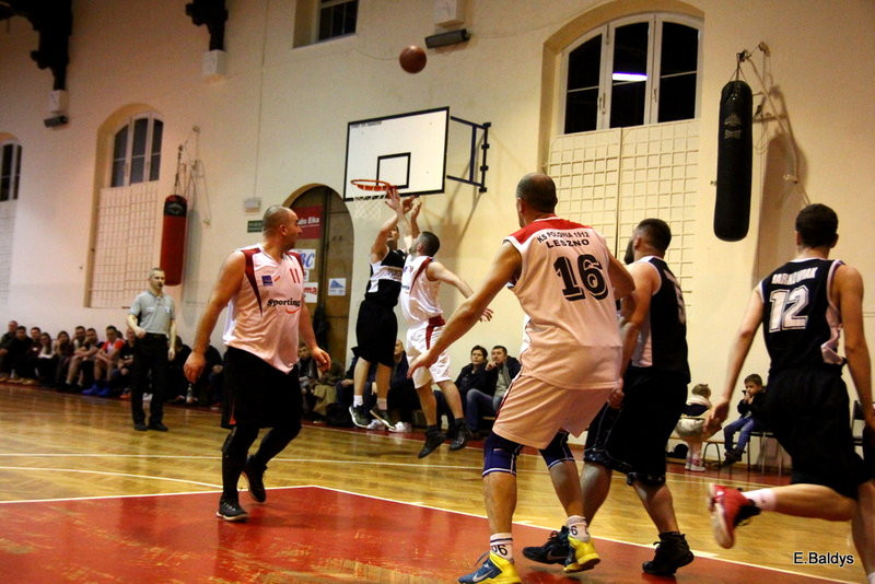 Amatorzy pod koszami (zdjęcia)