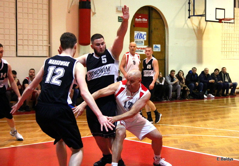 Amatorzy pod koszami (zdjęcia)