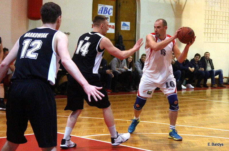 Amatorzy pod koszami (zdjęcia)