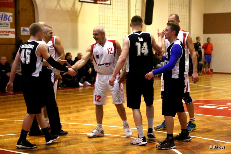 Amatorzy pod koszami (zdjęcia)