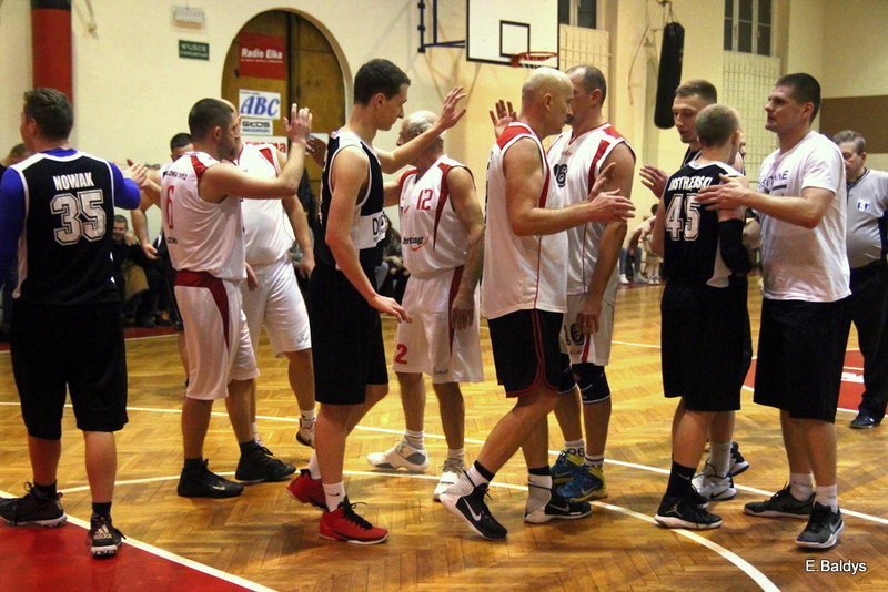 Amatorzy pod koszami (zdjęcia)