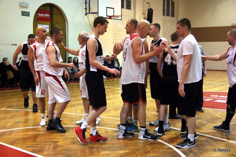 Amatorzy pod koszami (zdjęcia)