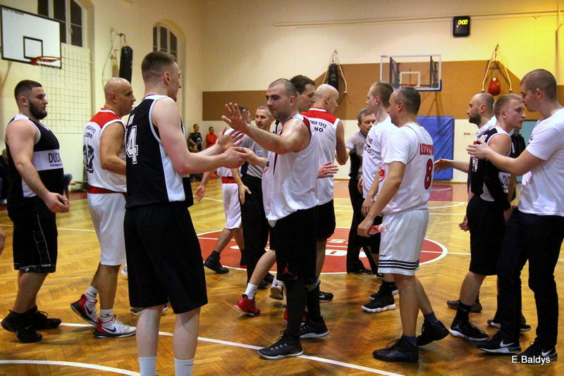 Amatorzy pod koszami (zdjęcia)