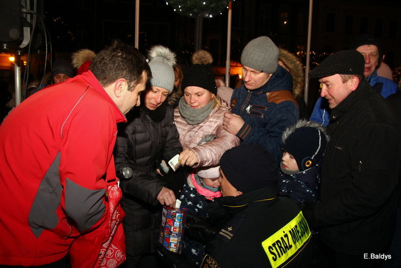 Światełko do nieba z Rynku w Lesznie (zdjęcia)