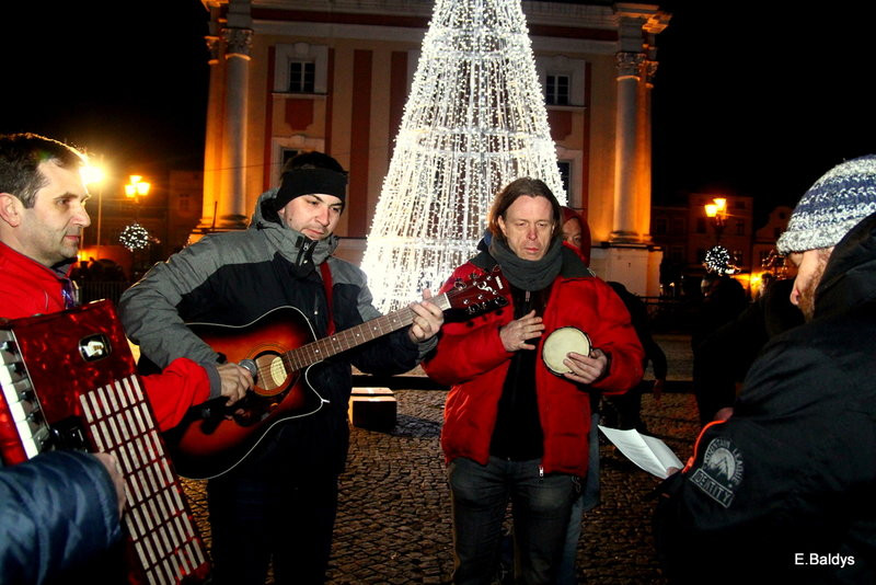 Światełko do nieba z Rynku w Lesznie (zdjęcia)