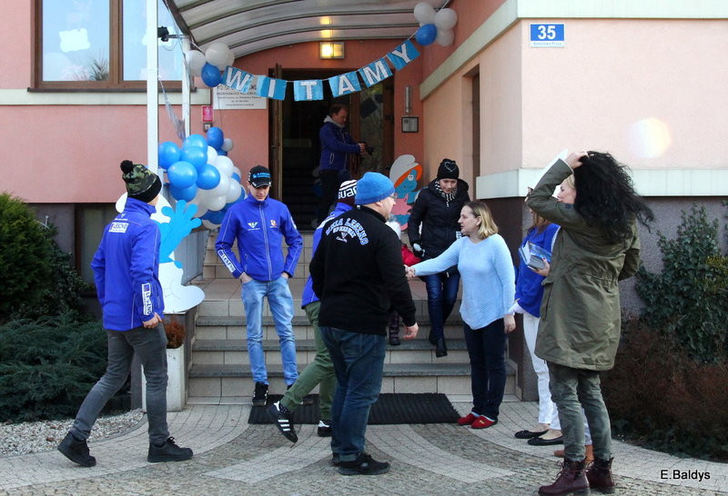 Żużlowe smerfy w Kolorowym Świecie (zdjęcia)