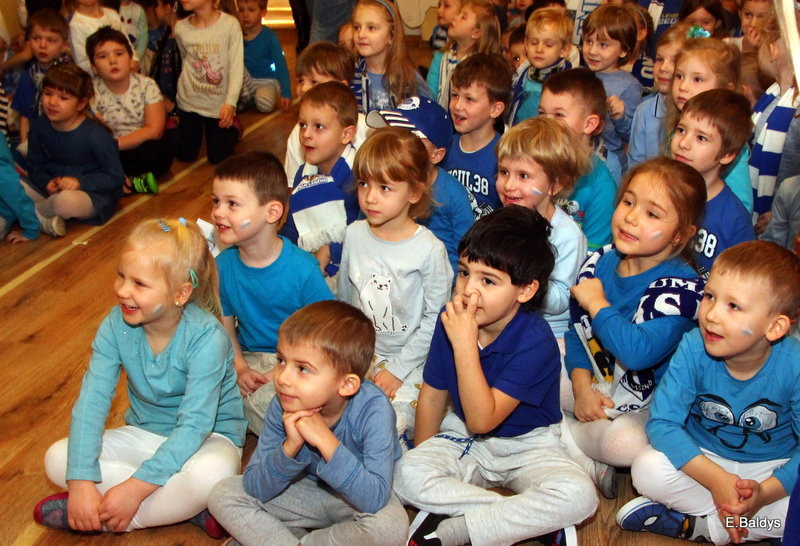 Żużlowe smerfy w Kolorowym Świecie (zdjęcia)