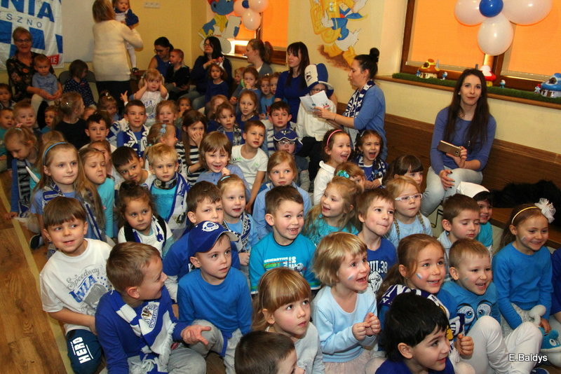 Żużlowe smerfy w Kolorowym Świecie (zdjęcia)