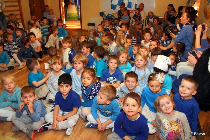 Żużlowe smerfy w Kolorowym Świecie (zdjęcia)