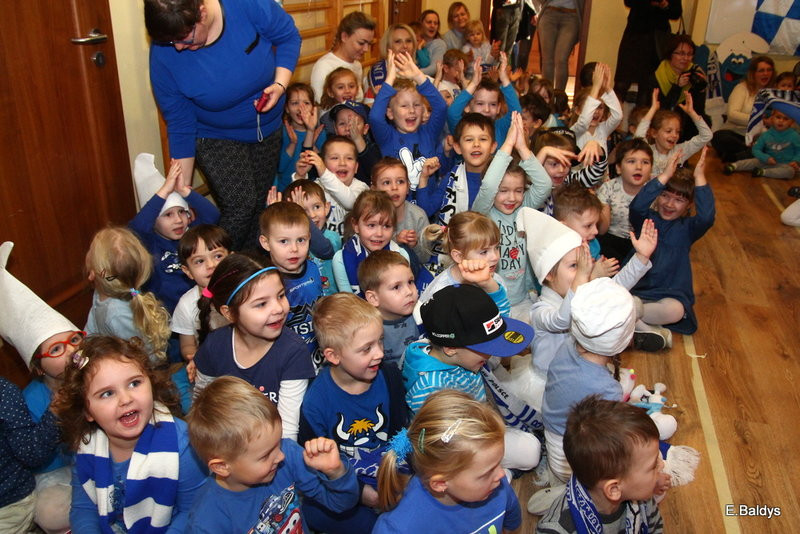 Żużlowe smerfy w Kolorowym Świecie (zdjęcia)