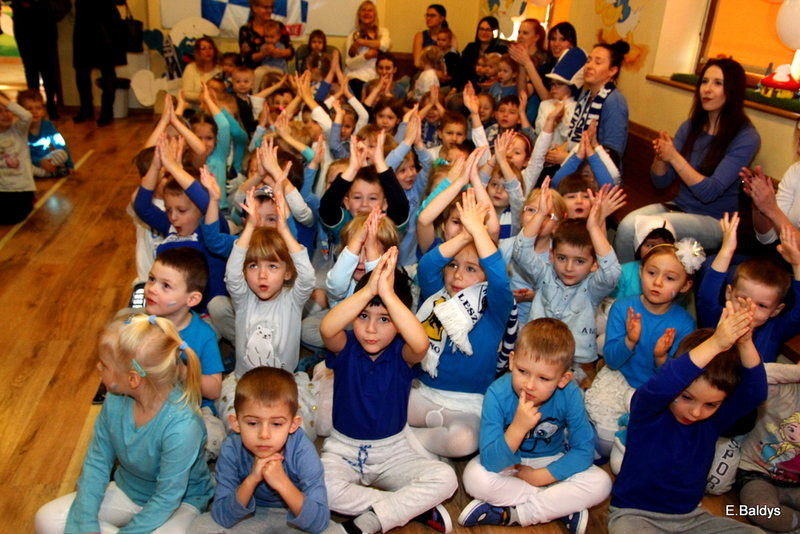 Żużlowe smerfy w Kolorowym Świecie (zdjęcia)