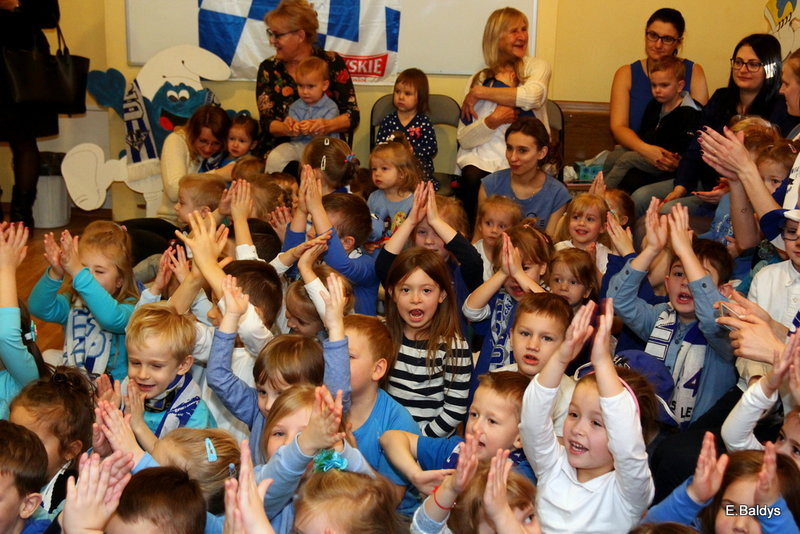 Żużlowe smerfy w Kolorowym Świecie (zdjęcia)