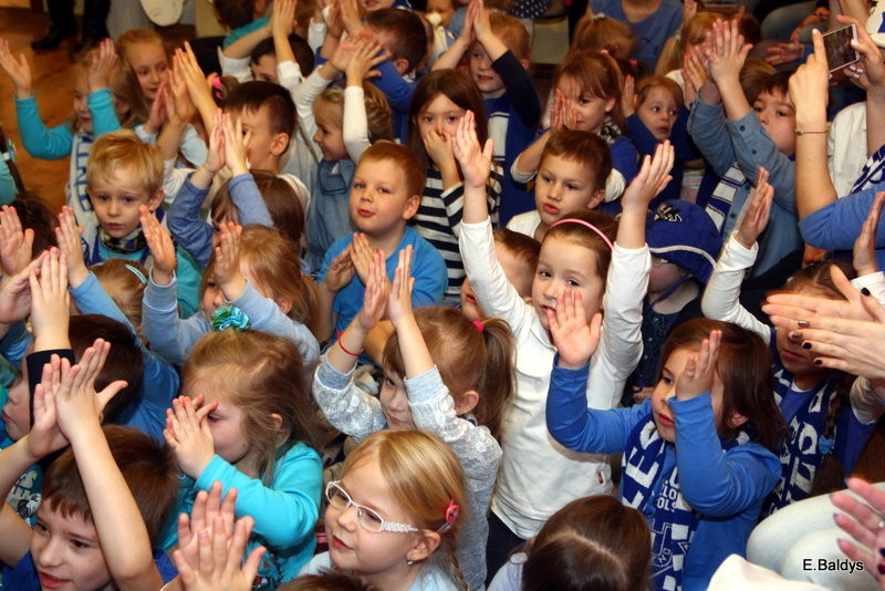 Żużlowe smerfy w Kolorowym Świecie (zdjęcia)