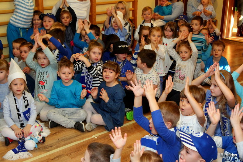 Żużlowe smerfy w Kolorowym Świecie (zdjęcia)