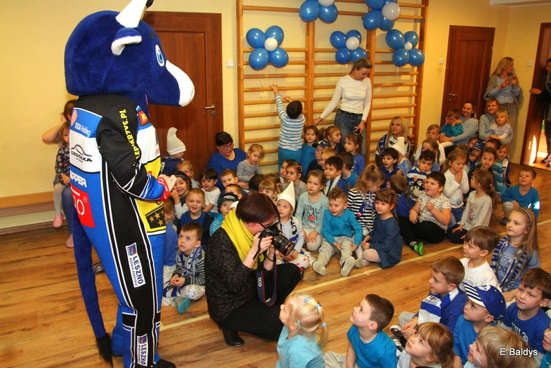 Żużlowe smerfy w Kolorowym Świecie (zdjęcia)