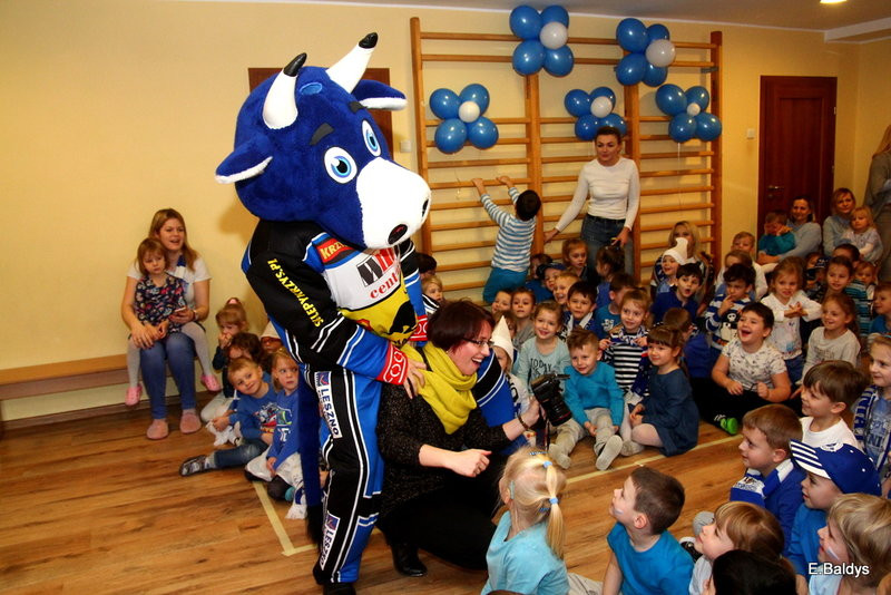 Żużlowe smerfy w Kolorowym Świecie (zdjęcia)