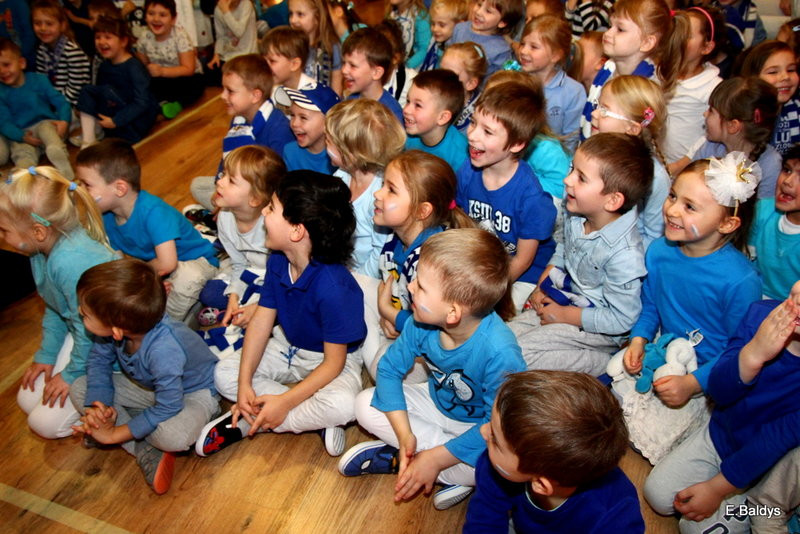 Żużlowe smerfy w Kolorowym Świecie (zdjęcia)