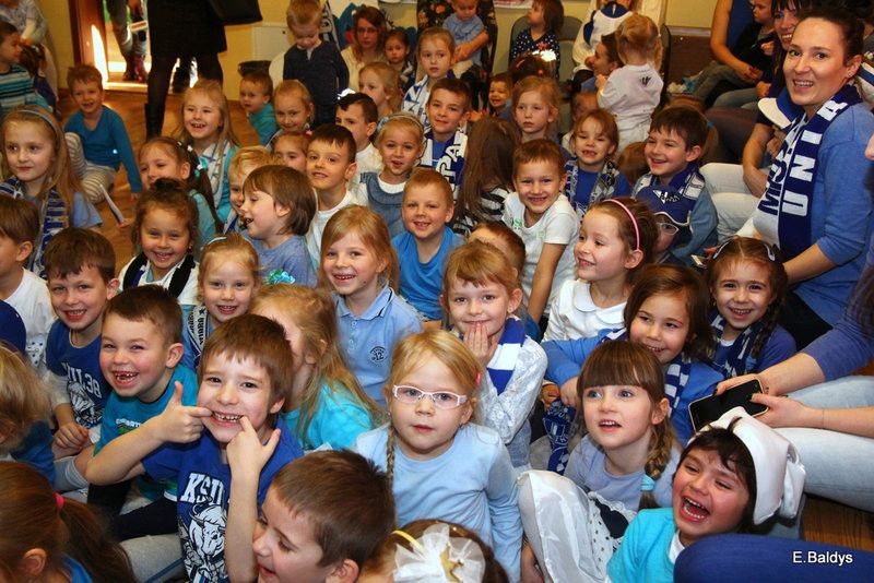 Żużlowe smerfy w Kolorowym Świecie (zdjęcia)