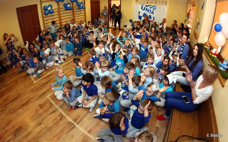 Żużlowe smerfy w Kolorowym Świecie (zdjęcia)