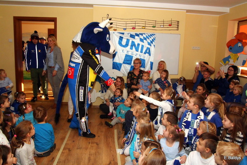 Żużlowe smerfy w Kolorowym Świecie (zdjęcia)