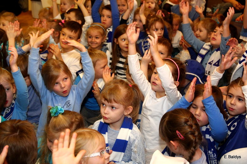 Żużlowe smerfy w Kolorowym Świecie (zdjęcia)