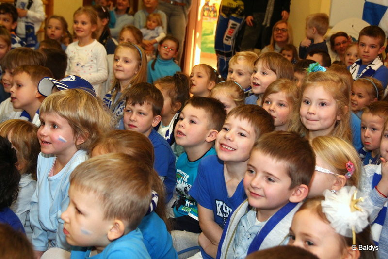 Żużlowe smerfy w Kolorowym Świecie (zdjęcia)