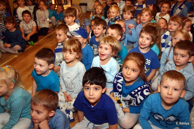 Żużlowe smerfy w Kolorowym Świecie (zdjęcia)