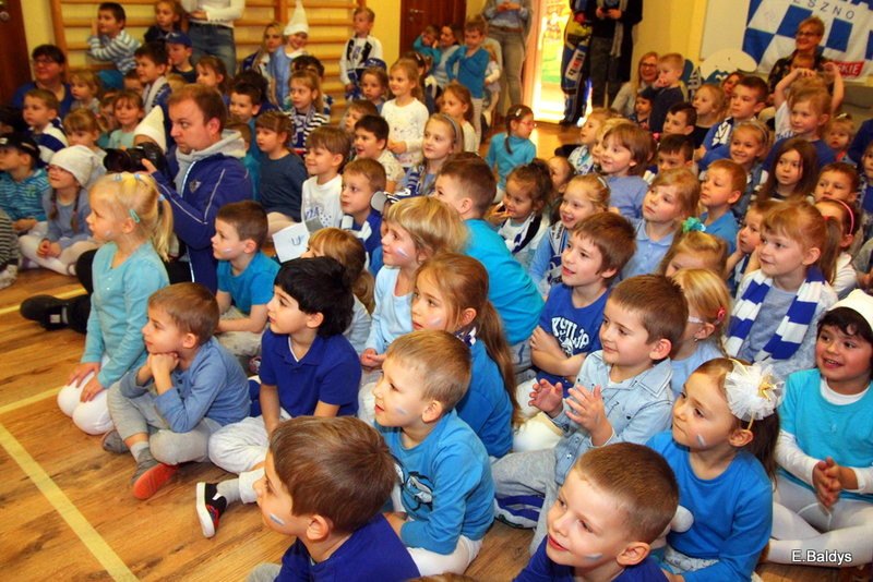 Żużlowe smerfy w Kolorowym Świecie (zdjęcia)