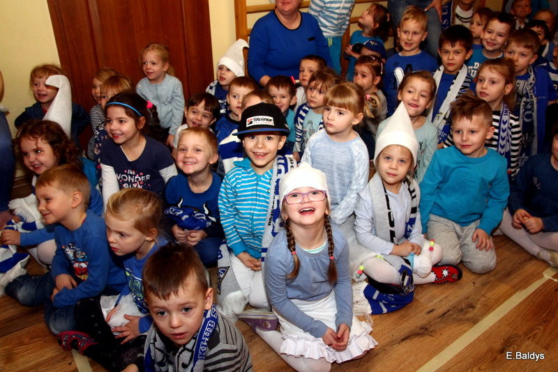 Żużlowe smerfy w Kolorowym Świecie (zdjęcia)