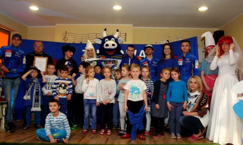 Żużlowe smerfy w Kolorowym Świecie (zdjęcia)