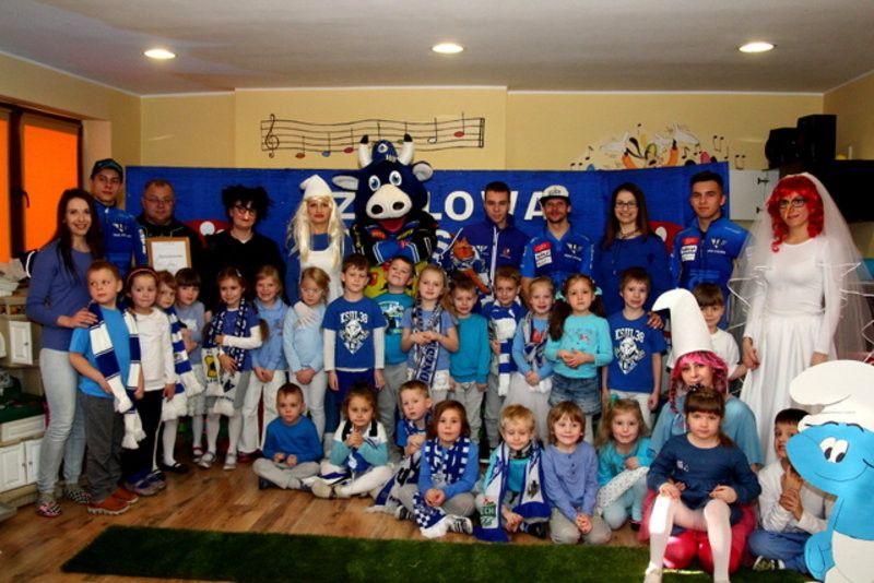 Żużlowe smerfy w Kolorowym Świecie (zdjęcia)