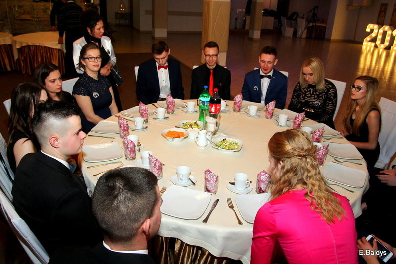 Studniówka Zespołu Szkół nr 4 (zdjęcia)